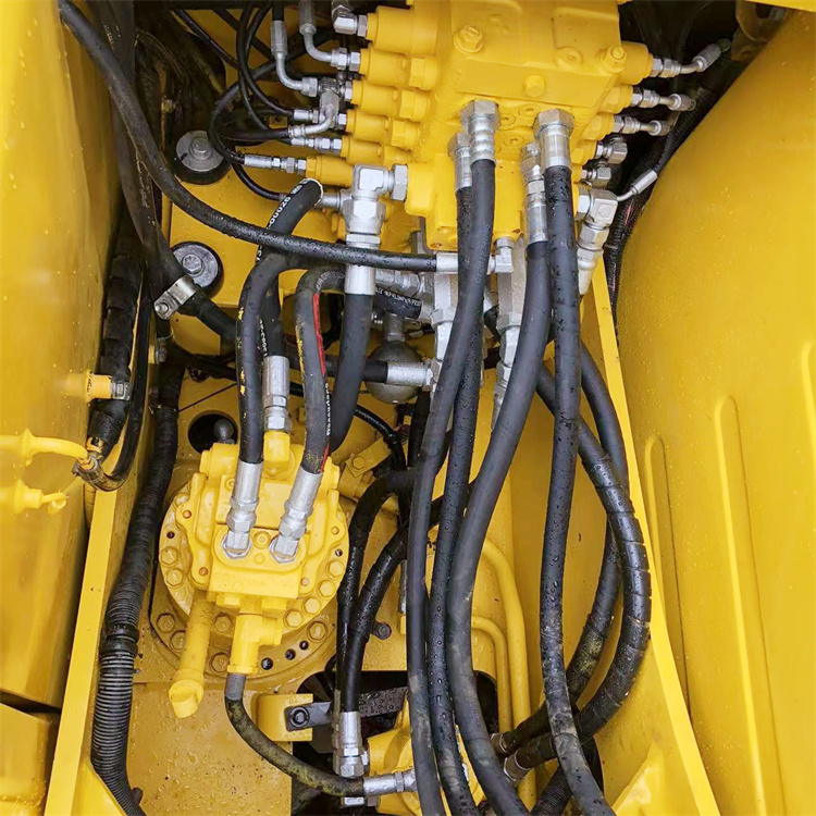 1686 Working Hours Used Komatsu 130 13 Ton Excavator in Good Condition in Shanghai