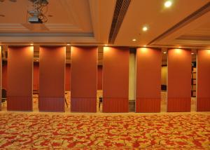 China Red Plaster Move Walls Wooden Partition In Living Room For Conference Rooms factory