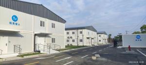 China Modified Shipping Container Hotel 3 Storey Container Apartment With AC And Furniture For Students Or Workers factory