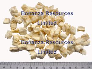 China Dried Tropical Fruit Freeze Dried Pineapple Chunks factory