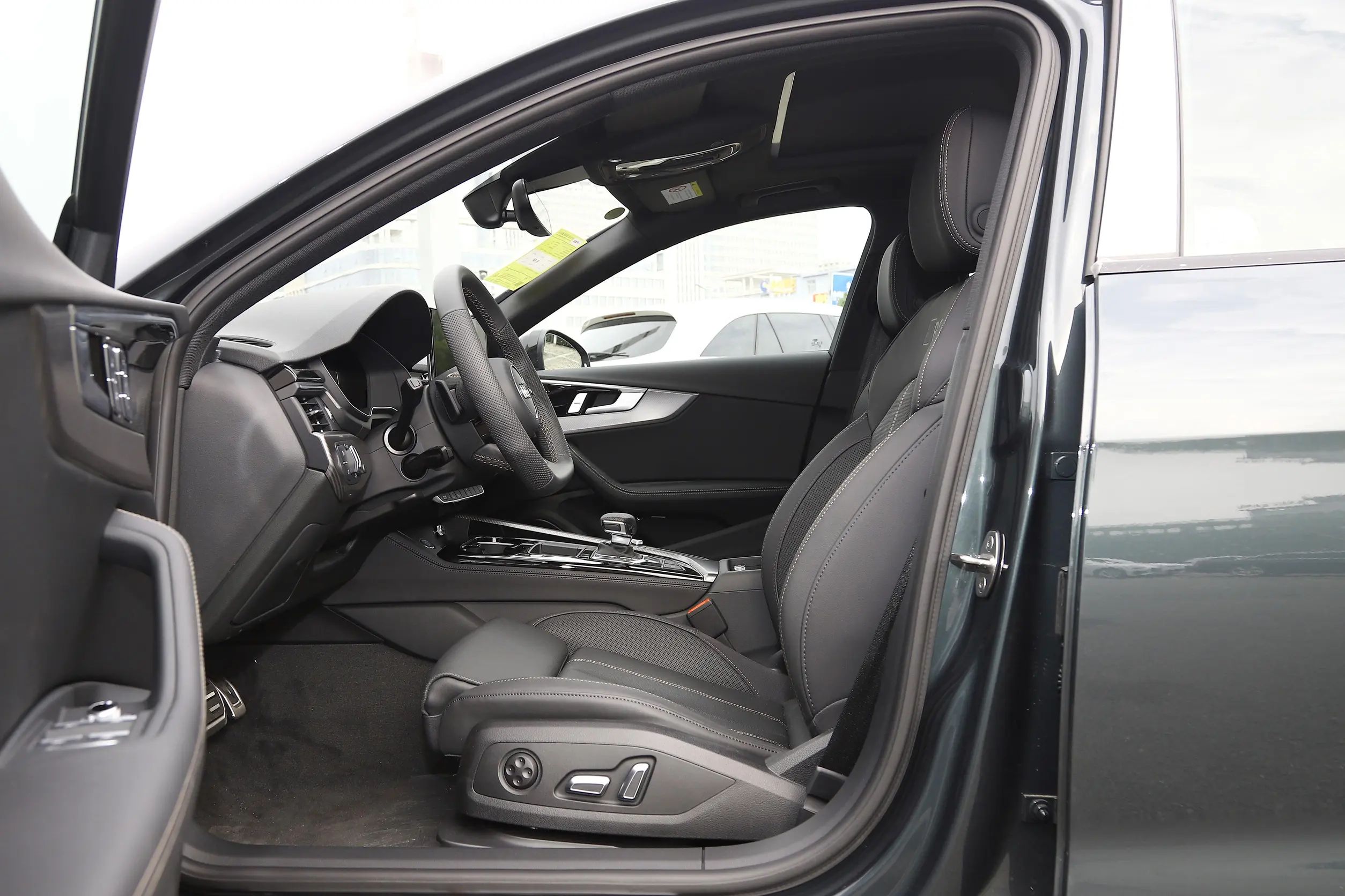 100-150Ps Maximum Power Audi A4L Auto Vehicle TPMS Gasoline Cars Petrol Fuel Automatic Gear Box Similar to A6L A7L Models