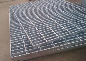 China 1100*6000mm Serrated Steel Grating , Floor Forge Walkway Steel Grating factory
