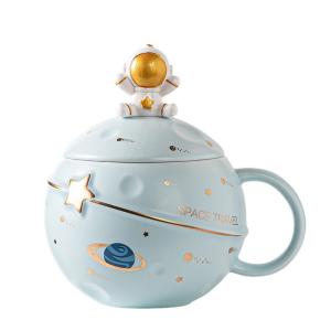 China Hot Selling Wholesale 400ml Creative 3D Space ball shape Porcelain ceramic astronaut coffee cup mug with lid and spoon factory