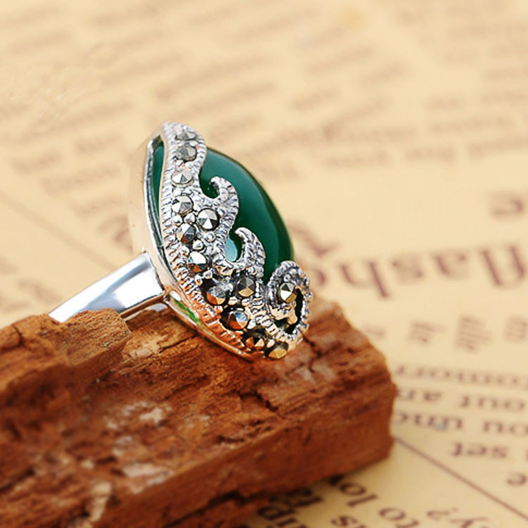 Thail Sterling Silver with Green Agate and Marcasite Ring (R121403)