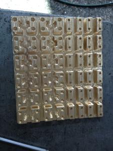 China 3C Hot Runner Injection Mould , 32 Cavities 2 Plate Injection Mold 300000shots factory