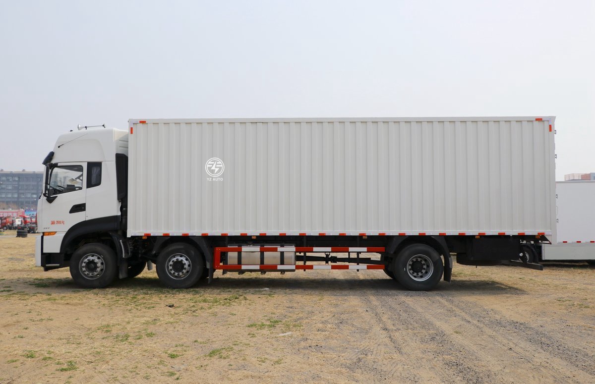 YUCHAI Engine 25 Ton Heavy Duty Truck for Road Logistics and Cargo Transportatio