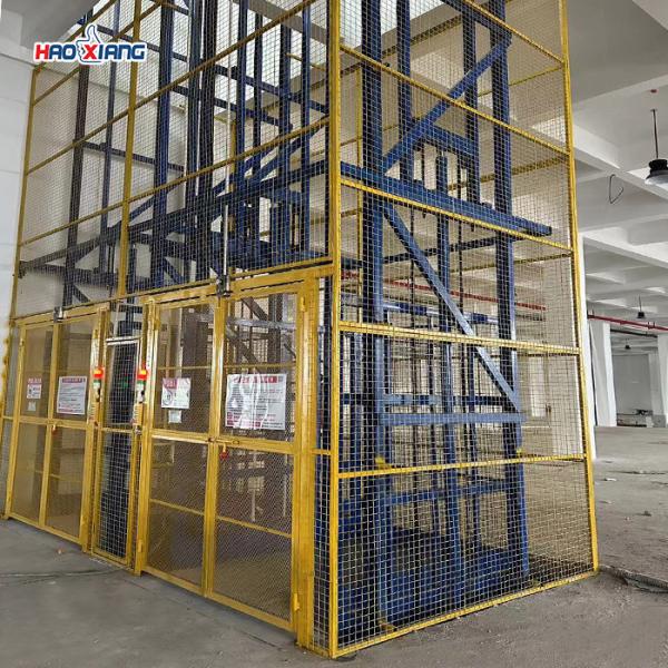 China 8m High Stroke Cargo Elevator Lift For Multi Level Handling factory