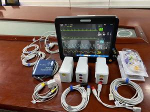 China Medical Ambulance Vital Signs Monitor Multi Language With 15 Inch Screen OEM factory