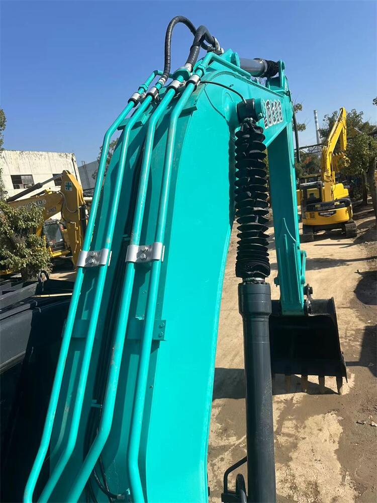 20 Tons Japan Kobelco SK200-8 Excavator Digger Machine With Original Hydraulic Valve