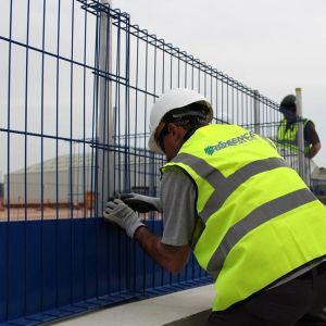 China High-visibility Edge Protection Barrier with Reflective Strip Markings on sale