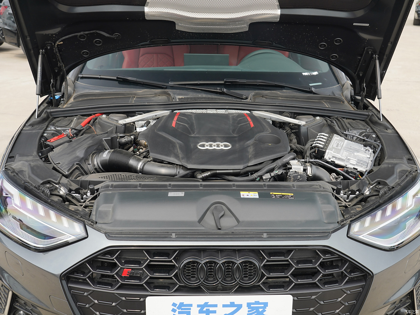 Experience Luxury Family Travel with Audi S4 3.0 TFSI Gasoline Car Euro VI Emission Standard