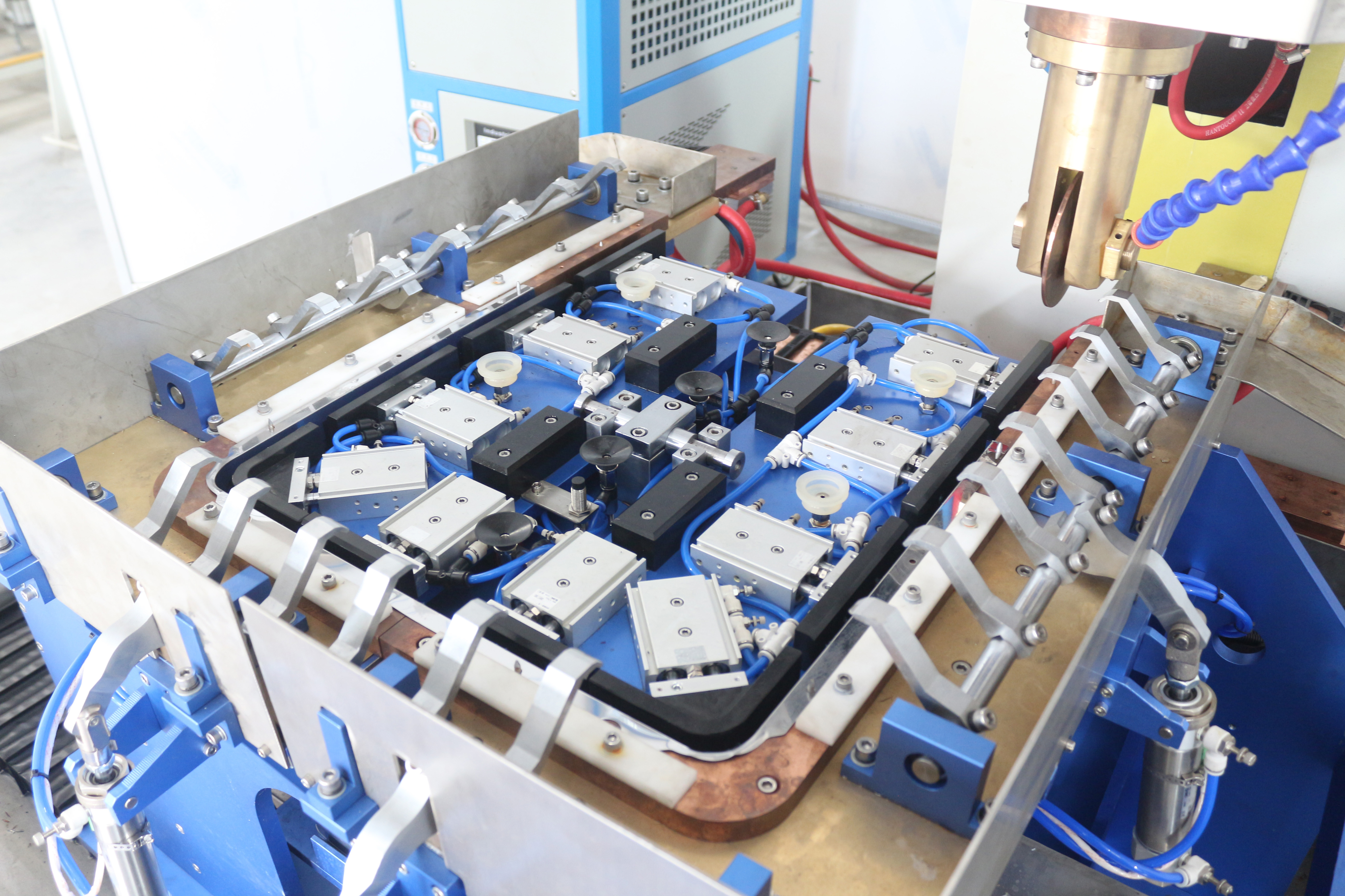 HWASHI Automatic Seam Welding Machine For Stainless Steel Dishwasher Cabinet