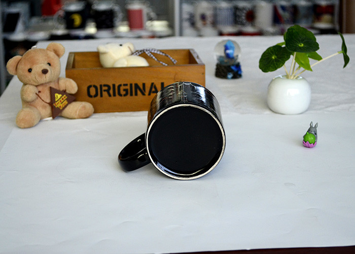 Popular Black Reactive Color Changing Ceramic Mug , Lovely Magic Heat Mug