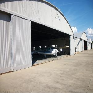 China High Strength Structural Integrity Steel And Metal Aircraft Hangars For Extreme Weather Conditions factory