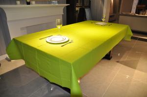 China Party 1.37x1.83m Disposable Paper Tablecloths Rectangular Shape factory