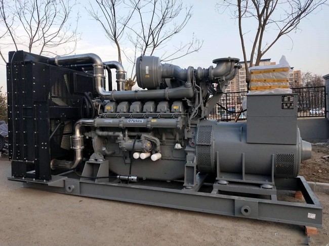 1500RPM 1800RPM 2475KVA Marine Diesel Generator Set Perkins Gearbox