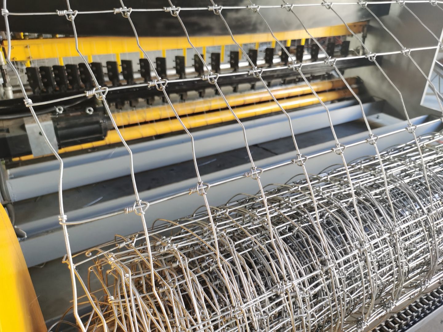 Attractive Price New Type Fencing For Sale Goat Wire Fence Hot Sale 150*150mm Hole Size Field Fence