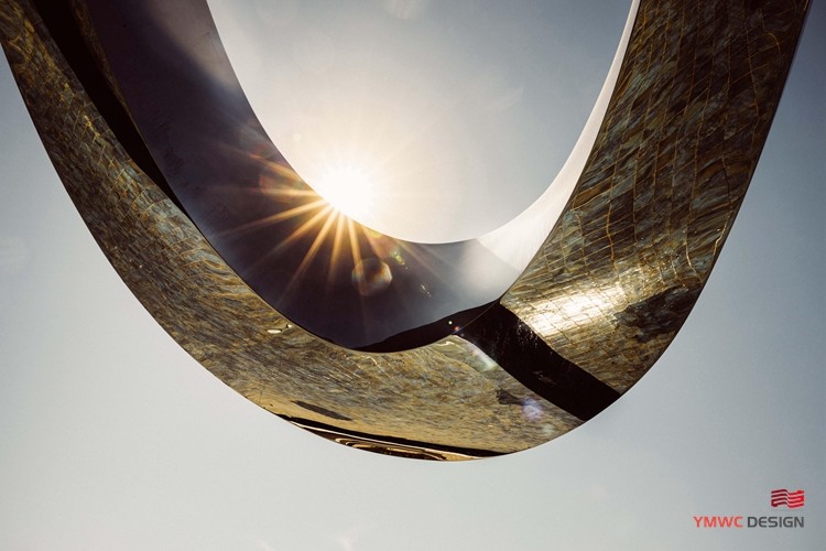 European Style Outdoor Twisted Spiral Structure Sculpture with Polished Mirror Finish