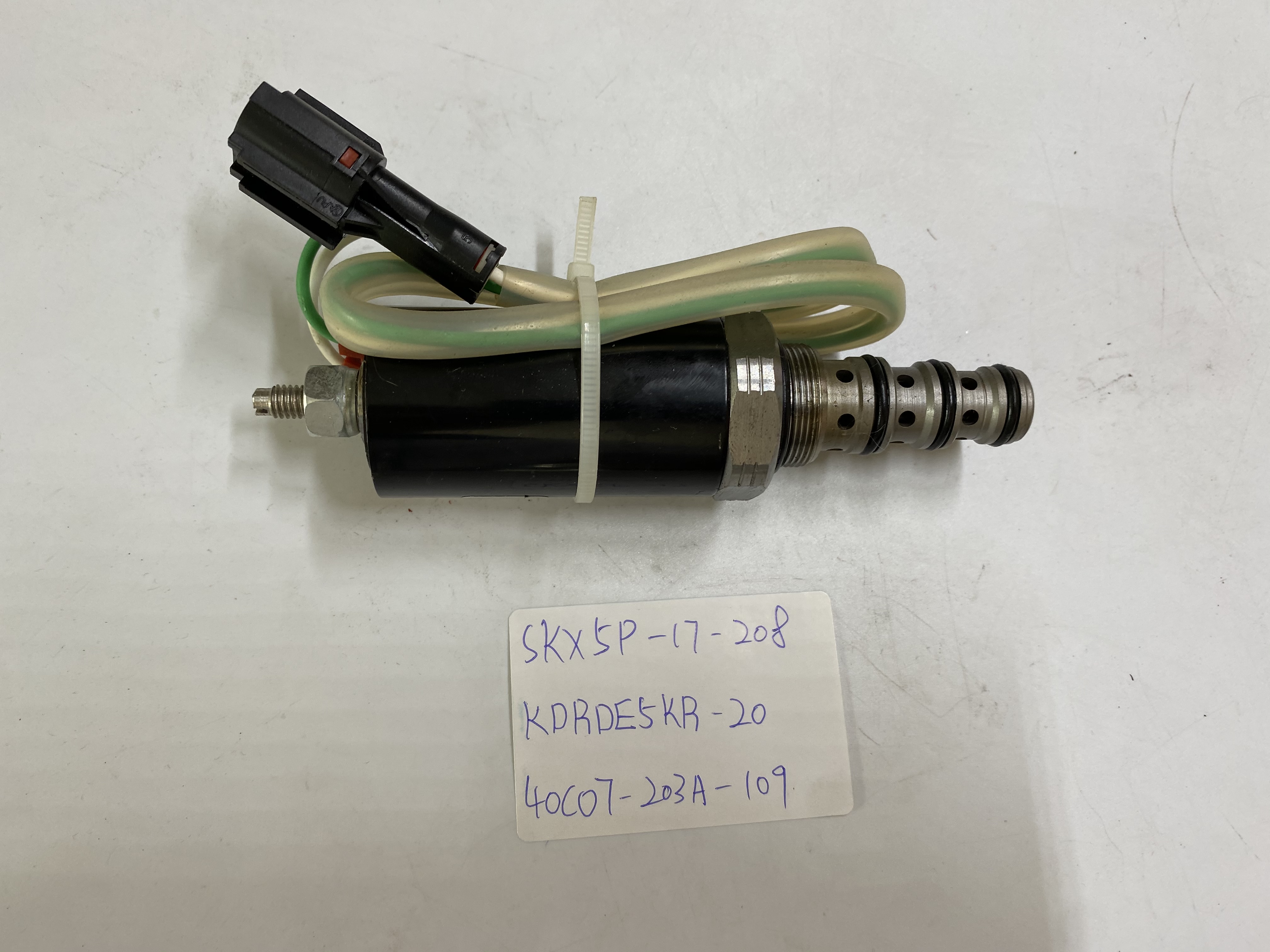 Excavator Hydraulic Pump Solenoid Valve SKX5P-17-208 KDRDE5KR-20 40C07-203A-109 with 1