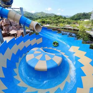 China Outdoor Entertainment Space Bowl Water Slide Raft Water Slide Customized Color factory