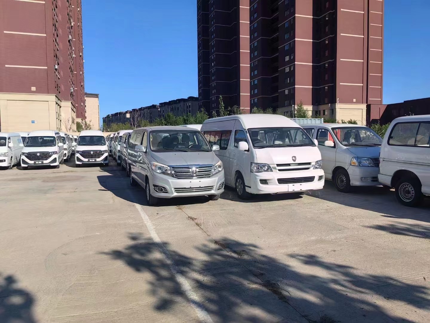 Minivan Price Jinbei Hiace 6 Seats High Roof Gasoline Engine Left Hand Drive