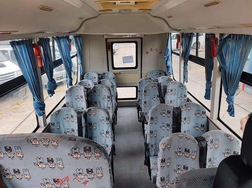 Dongfeng Used School Buses 19 Seats with Diesel Fuel Euro 4 Emission Standard