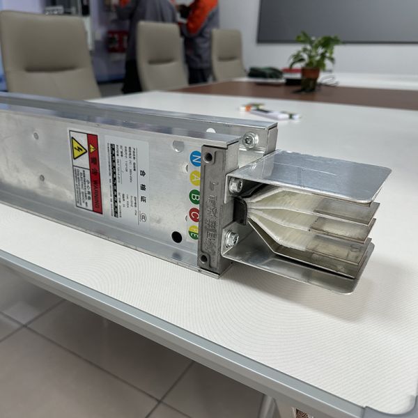 LV Electrical Busway Copper Busbar Enclosure Width 128/144mm For Efficient Busway