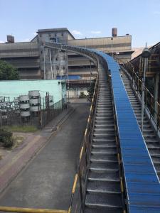 China Enclosed Tube Belt Conveyor Systems For Curved Dust Free Bulk Material Transport factory