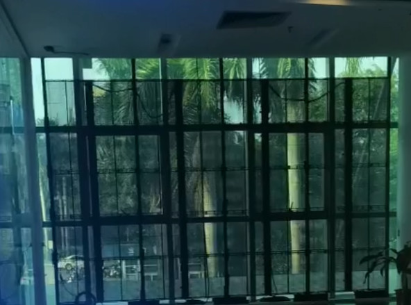 P3.91-7.82mm Transparent Led Display Screen 6000 Nits Aluminum Cabinet