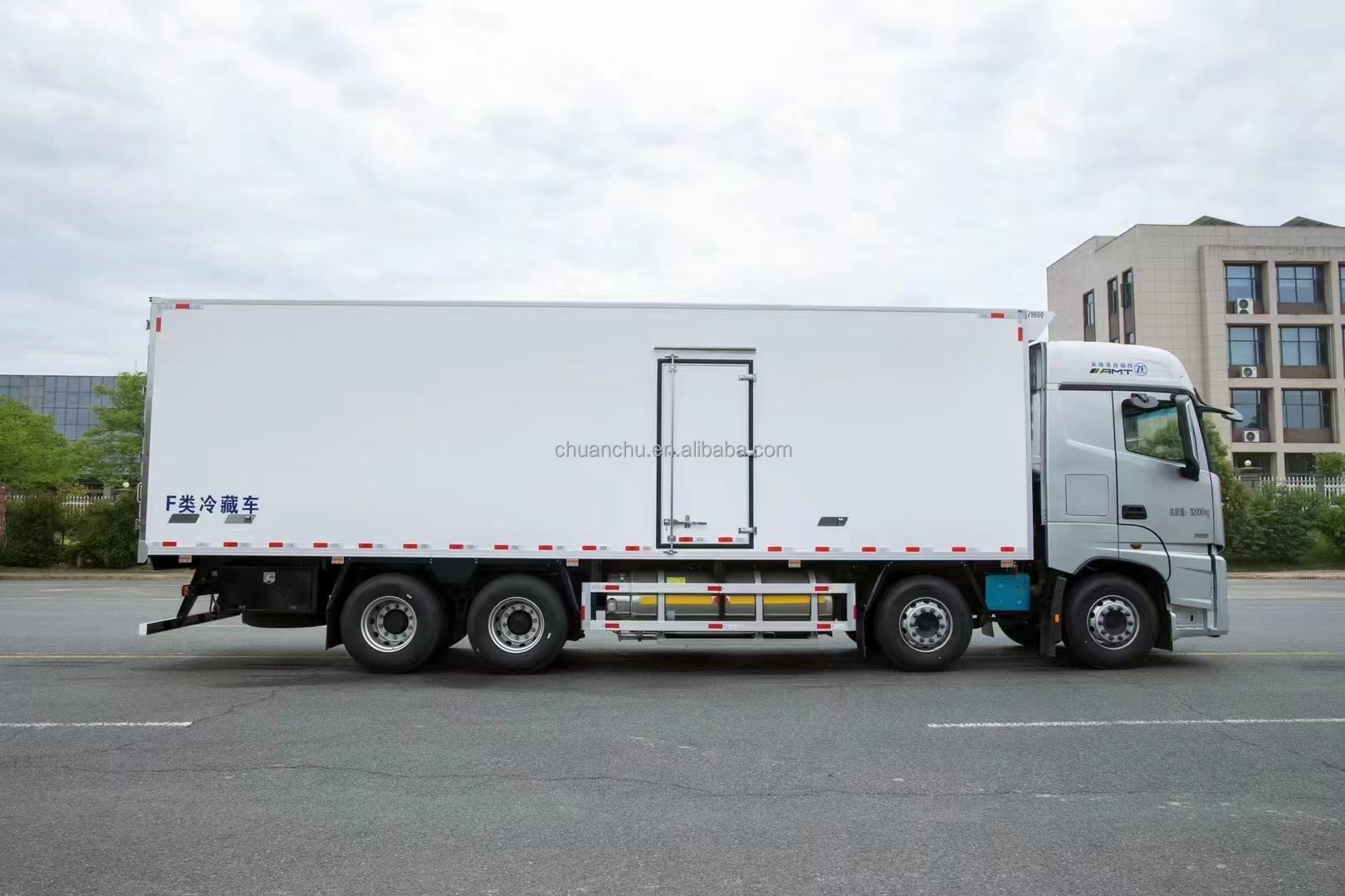 Foton 8.5m 3 Axis 6x2 Refrigerated Box Truck Gasoline Fuel Type Euro 4