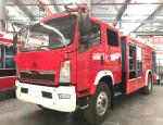 HOWO Red Color Water Tank Fire Truck 4000L Capacity For Road Spraying Multipurpo