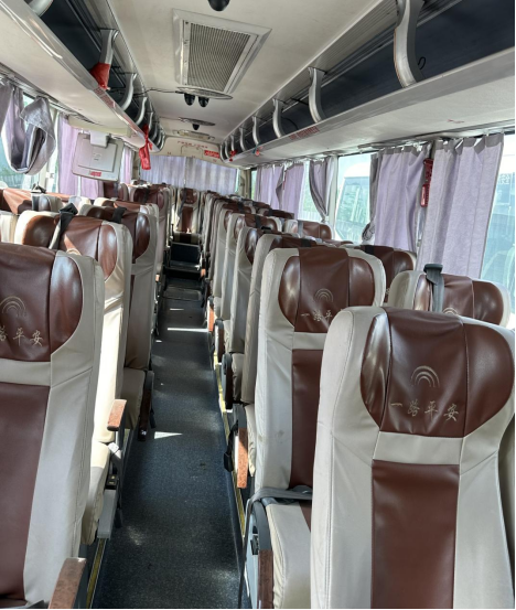 Customized Used 53 Seats Euro 4 Coach Bus Single Door for Long Distance Transportation