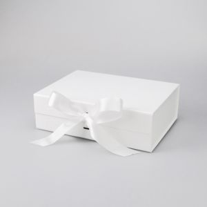 China Handmade Paper Box Packaging 600gsm Bow Packaging Box on sale