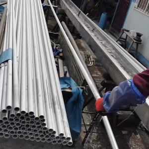 China Hot Rolled Pickled 304L Stainless Steel Pipe Seamless Tube in 6m Length Laoding in Wooden Case factory