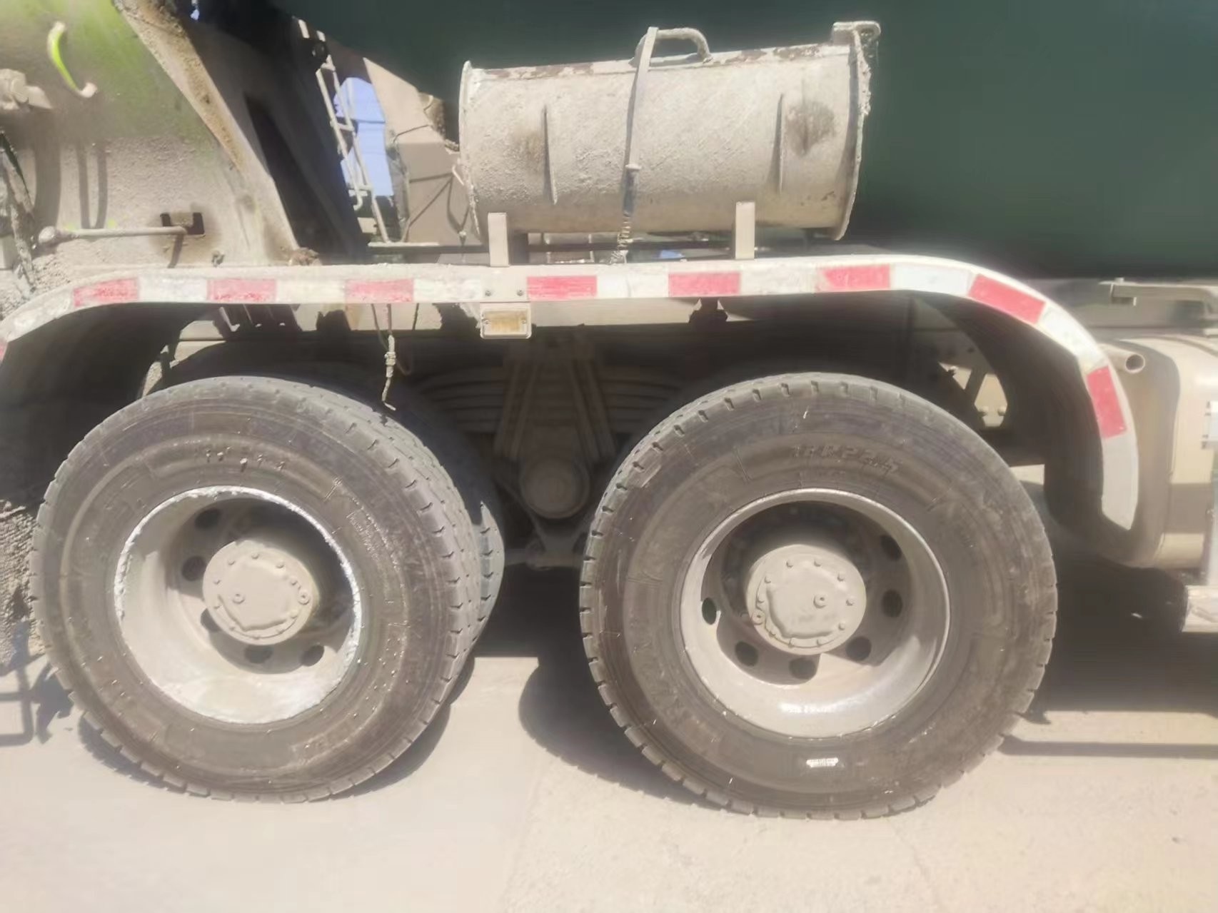 2020 ZOOMLION 12 Cubic Concrete Mixer Truck 13400kg Robust Steel Drum Material