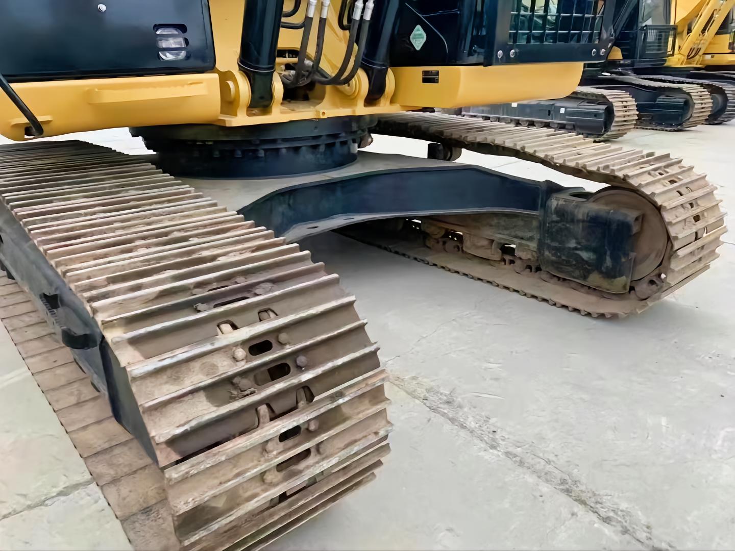 Cat 326D Crawler Excavator with Cat Engine and Operating Weight