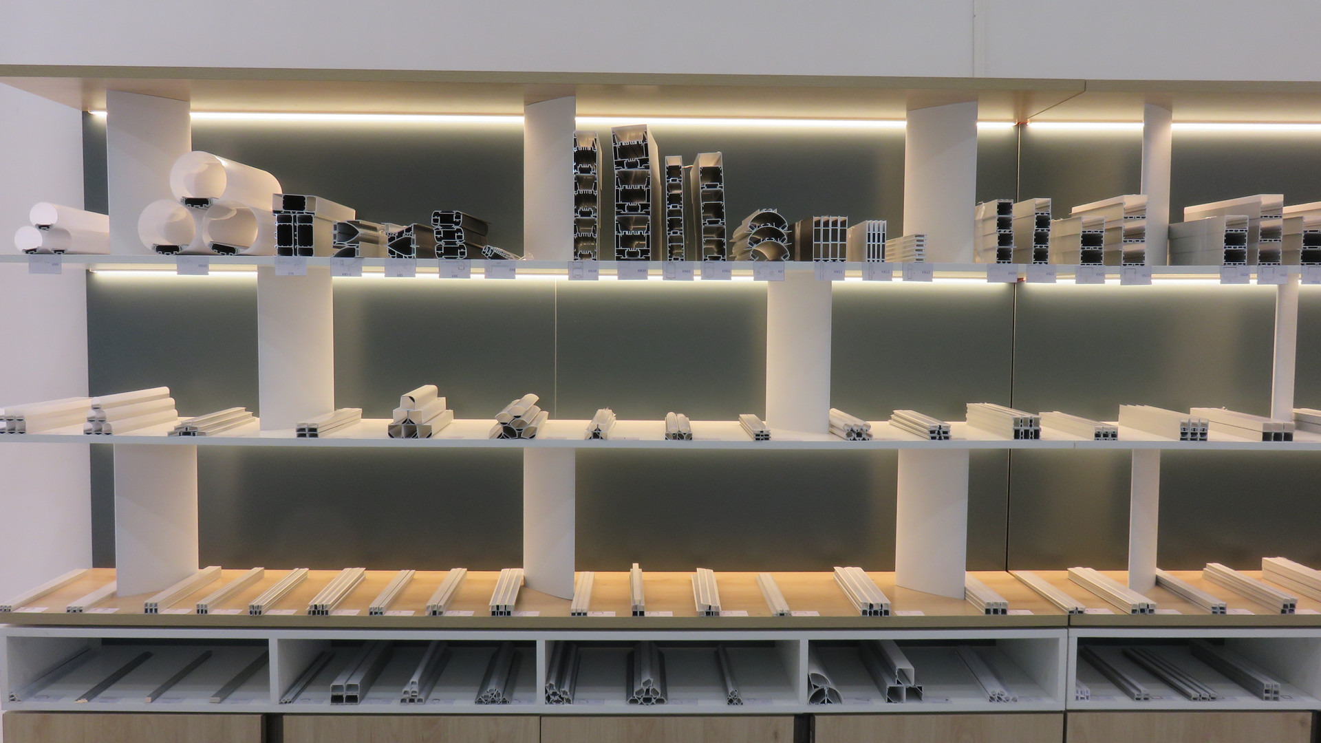 Aluminium Alloy Extrusion Channel Profiles With PC PMMA Diffuser Accessories For Led Strip Light