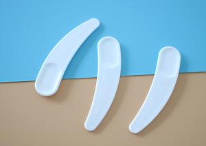 China Customized White 53mm Plastic Cosmetic Spatula For Cream Jars factory