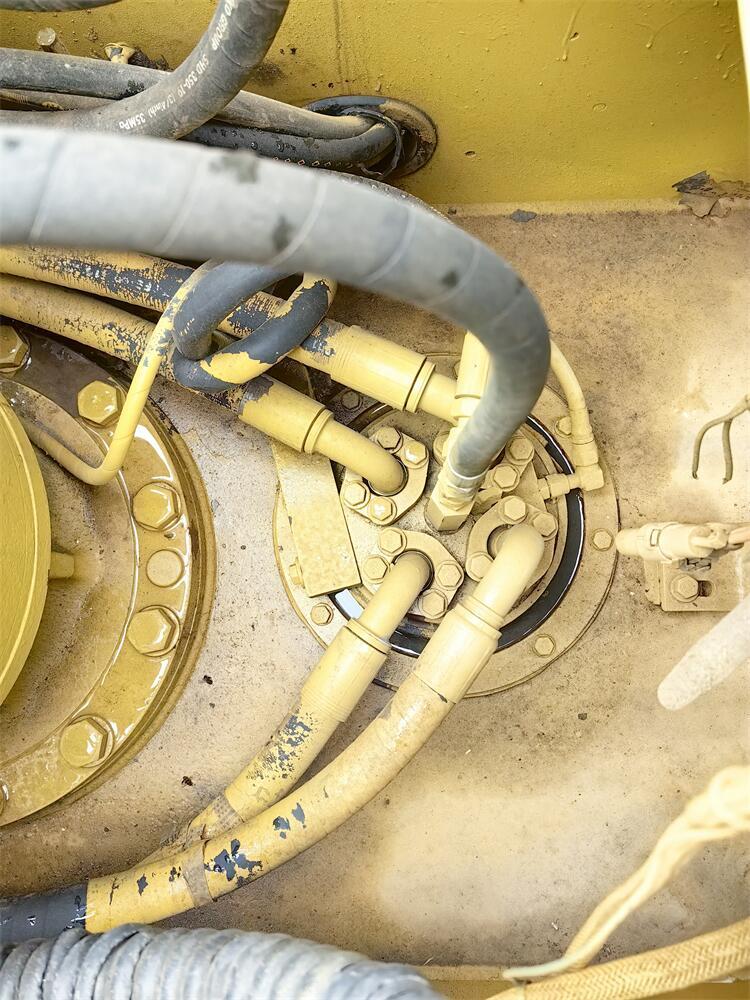 Affordable CAT320D Crawler Chain Excavator in Japan Original and Less Hours Guaranteed