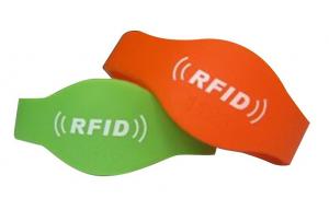 China Soft PVC Silicone RFID Wristband With Monza 5 Chip ISO14443A factory