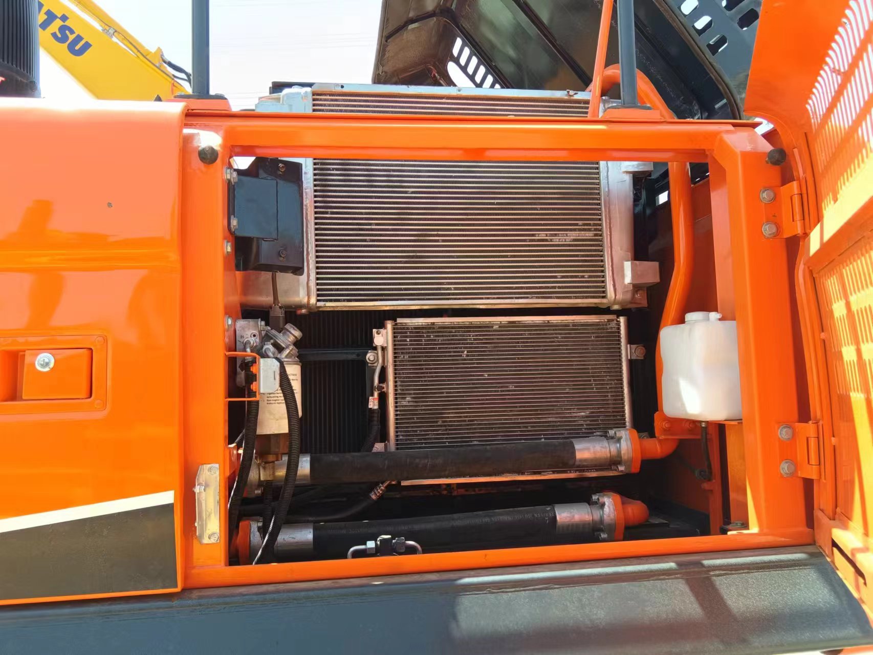 Used Doosan DX300 Excavator 2016 Model 30000 KG Machine Weight for Heavy Duty Digging