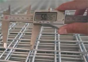 China 12 Gauge 1 4 Inch Welded Wire Mesh Hot Dipped Galvanized High Tensile Strength factory