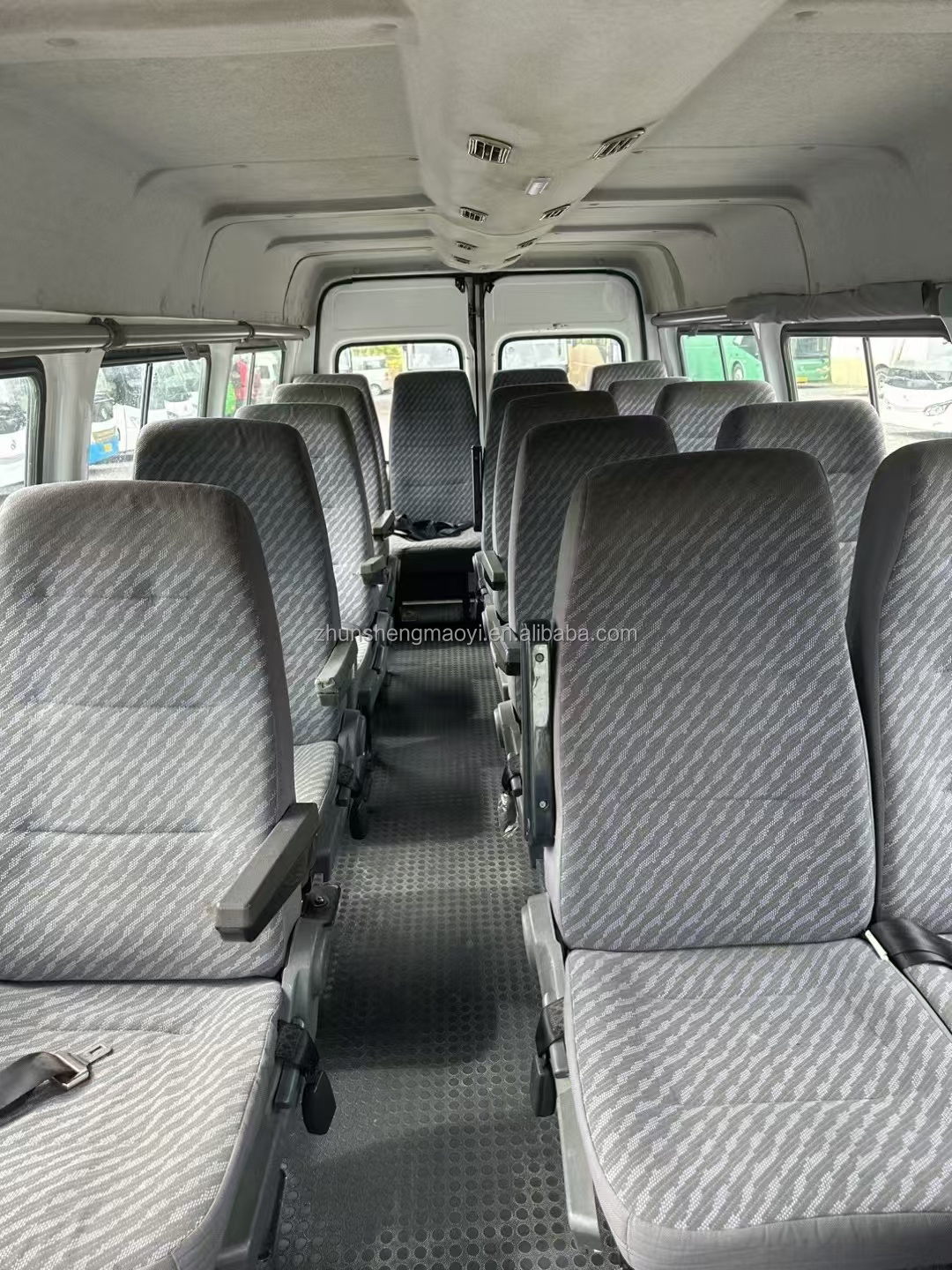 3 Emission Standards 17-Seat Tourist Bus with Diesel Fuel and Manual Transmission