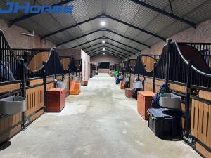 China European Standard Horse Stall Panels With Customized Front Type And Color factory
