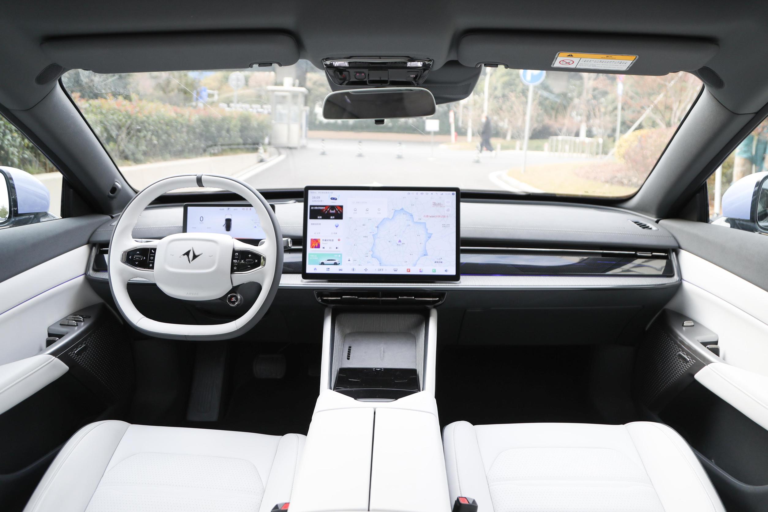 High Speed Pure Electric Sedan Dongfeng Yipai 007 5-door 5-seat Body Structure and 2915mm Wheelbase