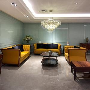 China Vintage Hotel Lobby Furniture Wooden Frame Chesterfield Leather Villa Sofa Set factory
