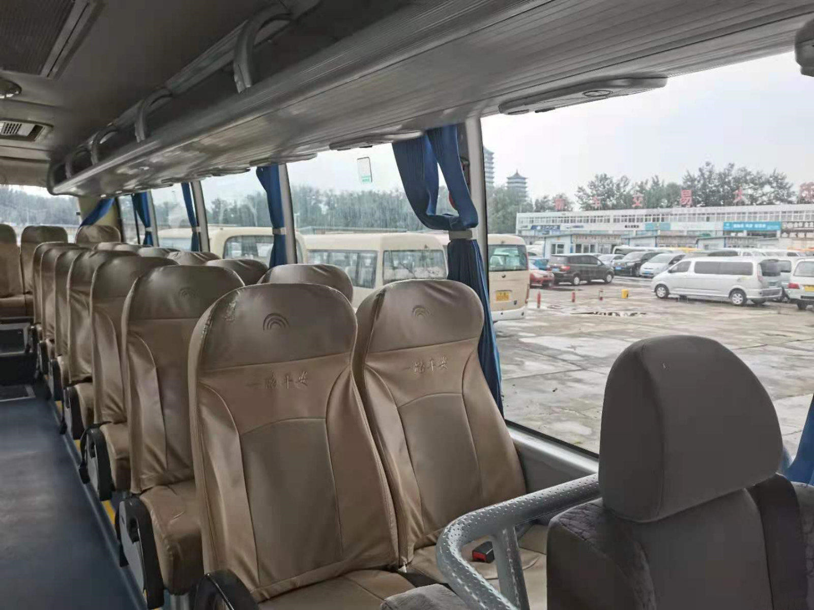 2013 Year 35 Seats Used Bus Used Yutong Bus ZK6888 Used Coach Bus LHD Steering Diesel Engines