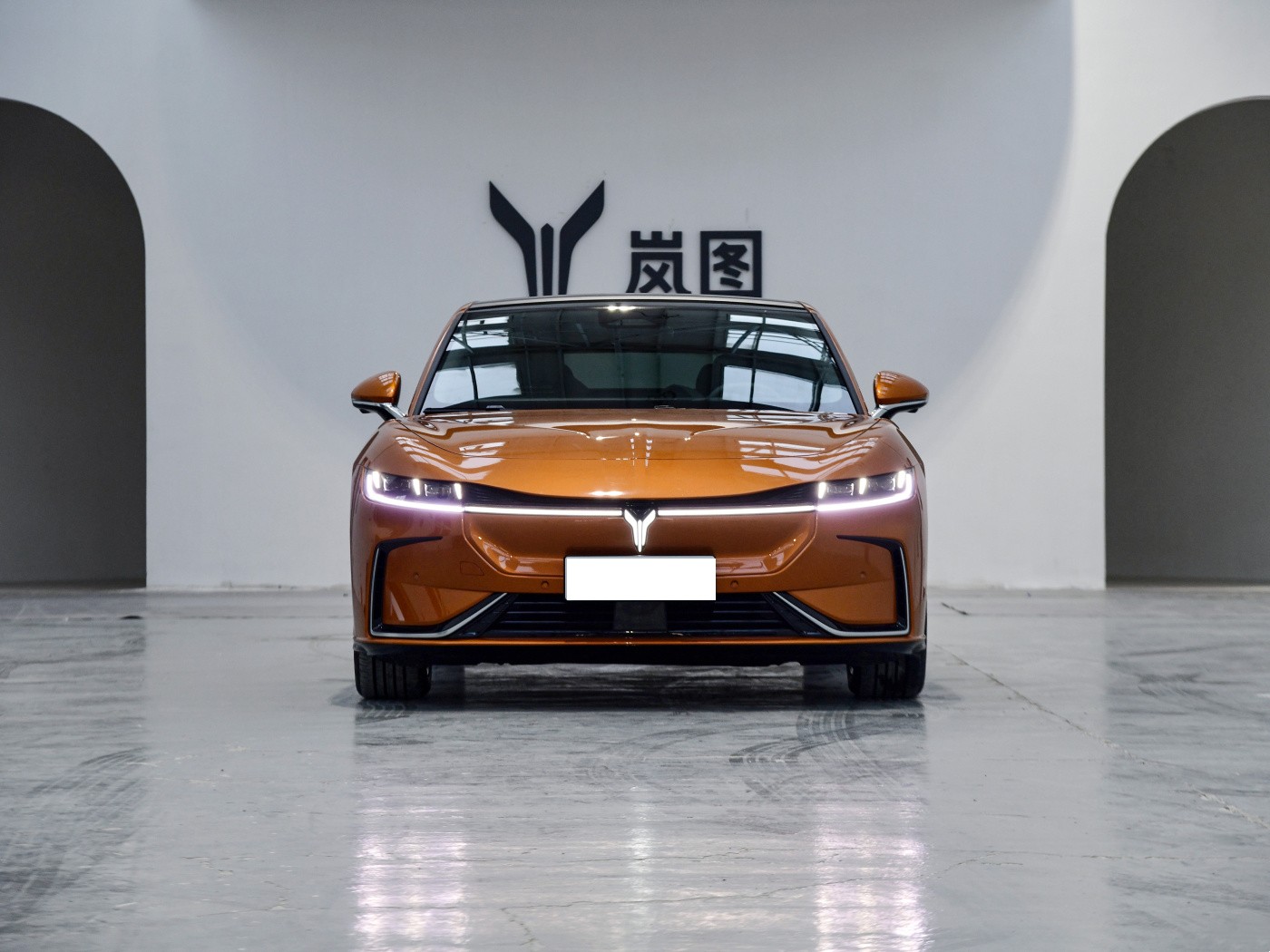 Voyah Chasing Light Car Electric Ev Cars Orange Front and rear tire size 245/45 R20 Zhuiguang Chasing 580km Standard
