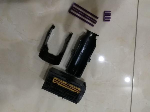 TE CONNECTIVITY/CIRCUIT PROTECTION 1-1355125-1 TYCO connector for car carrier
