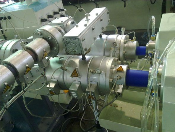 High Output PE Pipe Extrusion Line Twin Pipe Single Screw Extruder Machine